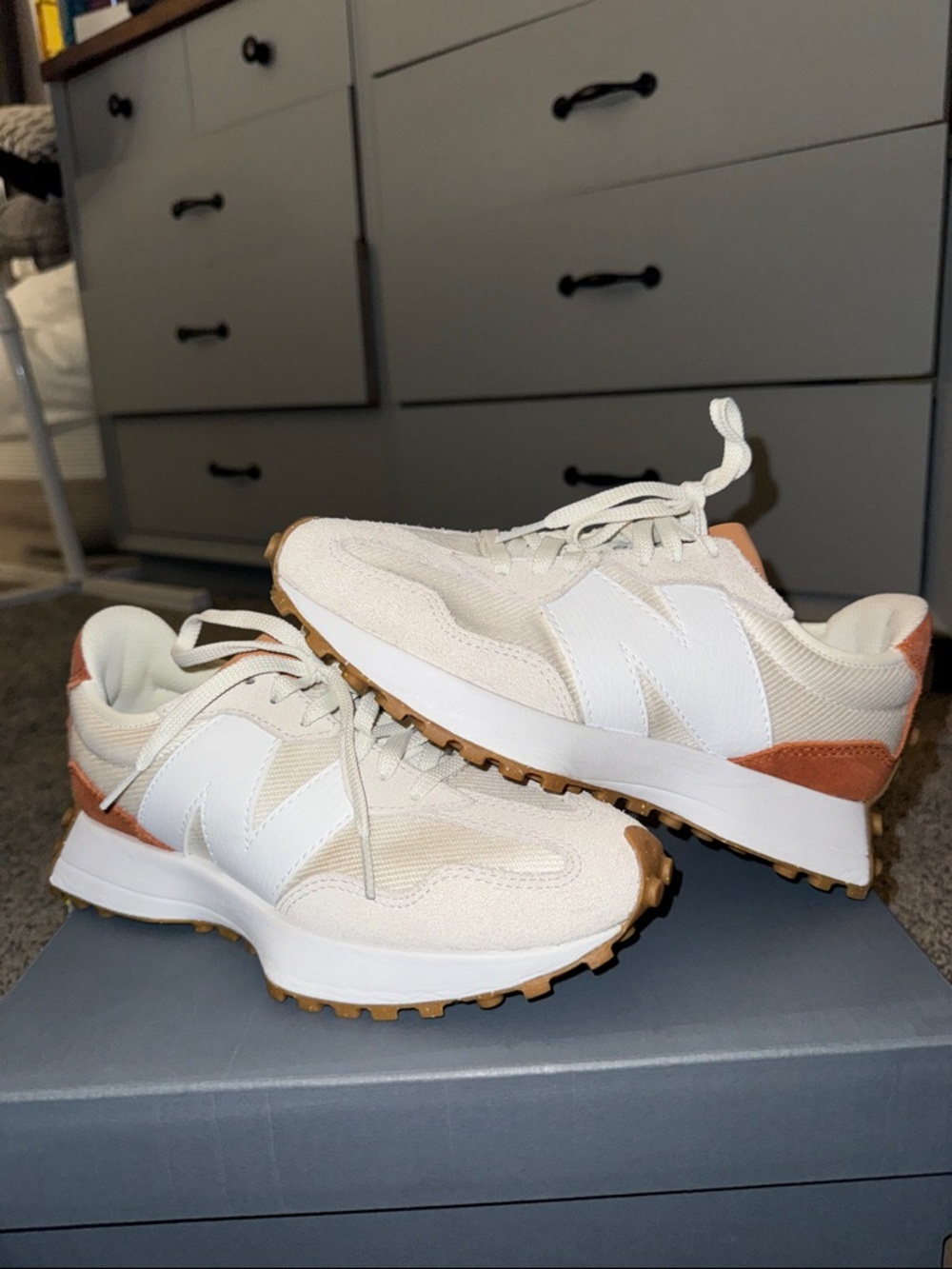 New Balance 327 Sneakers